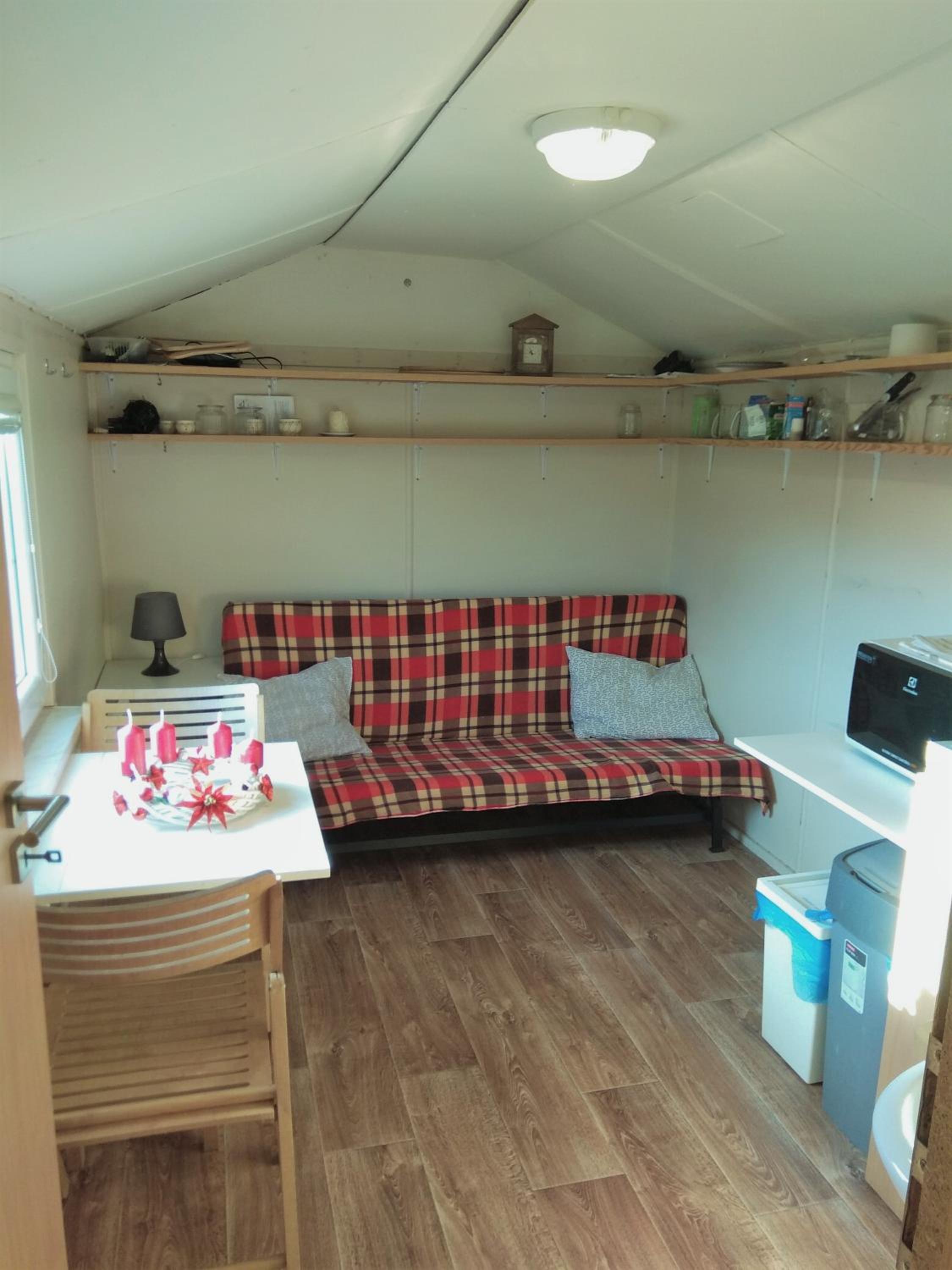 One-Bedroom Caravan