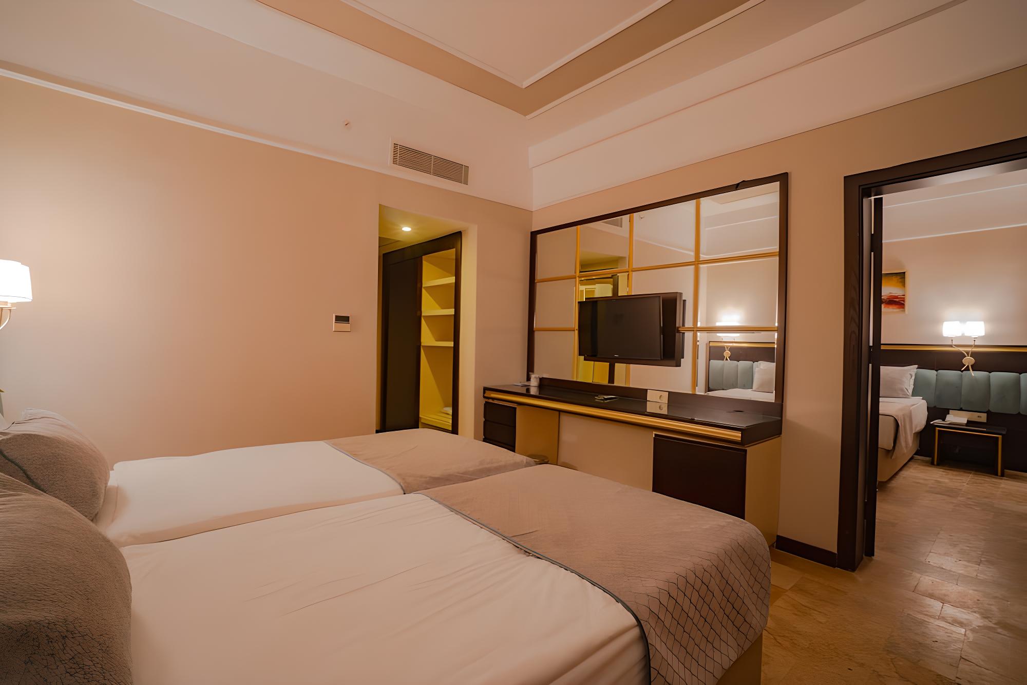 Family Room, 2 Bedrooms