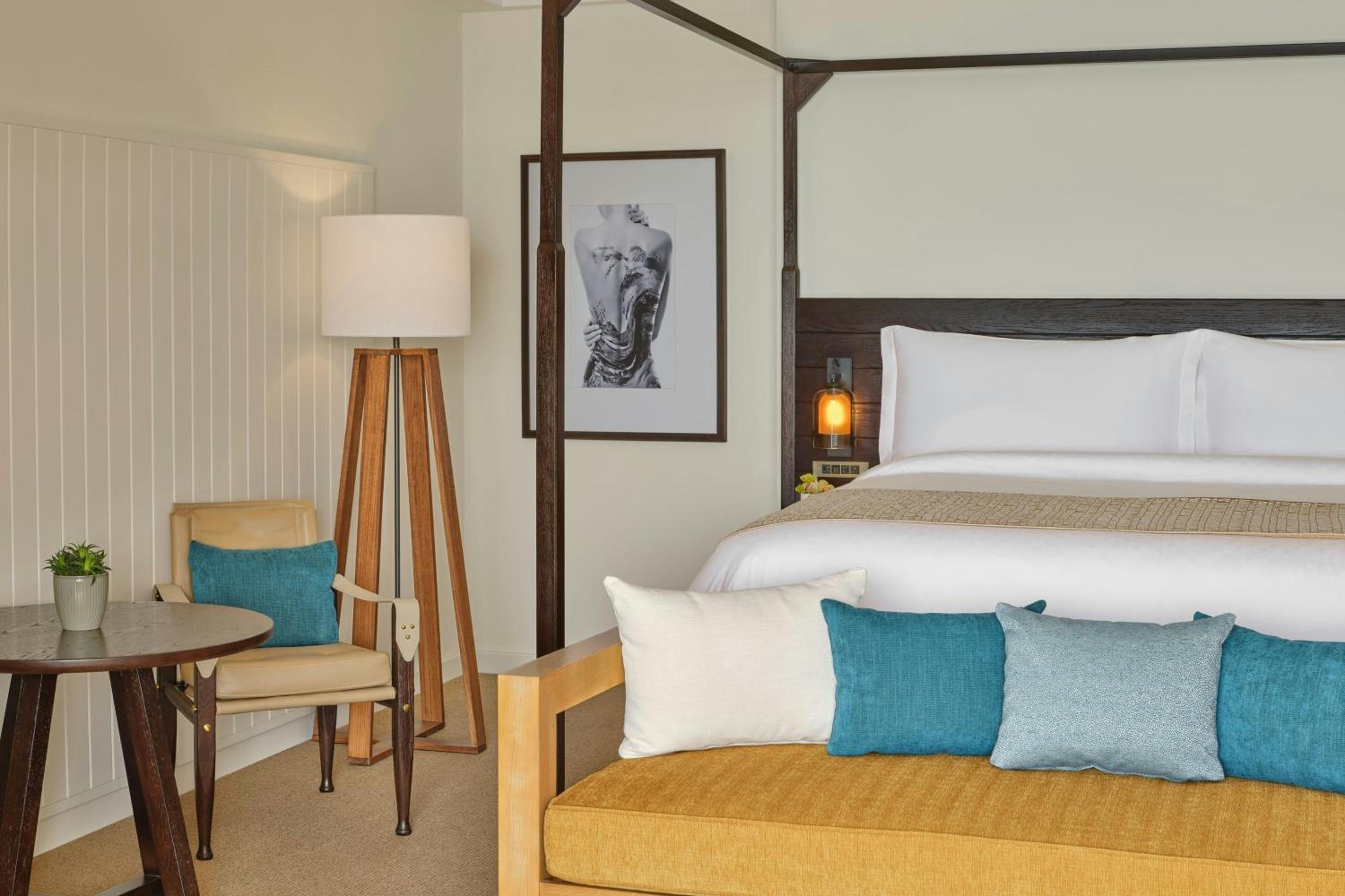 Deluxe King Room with Balcony and Partial Ocean View