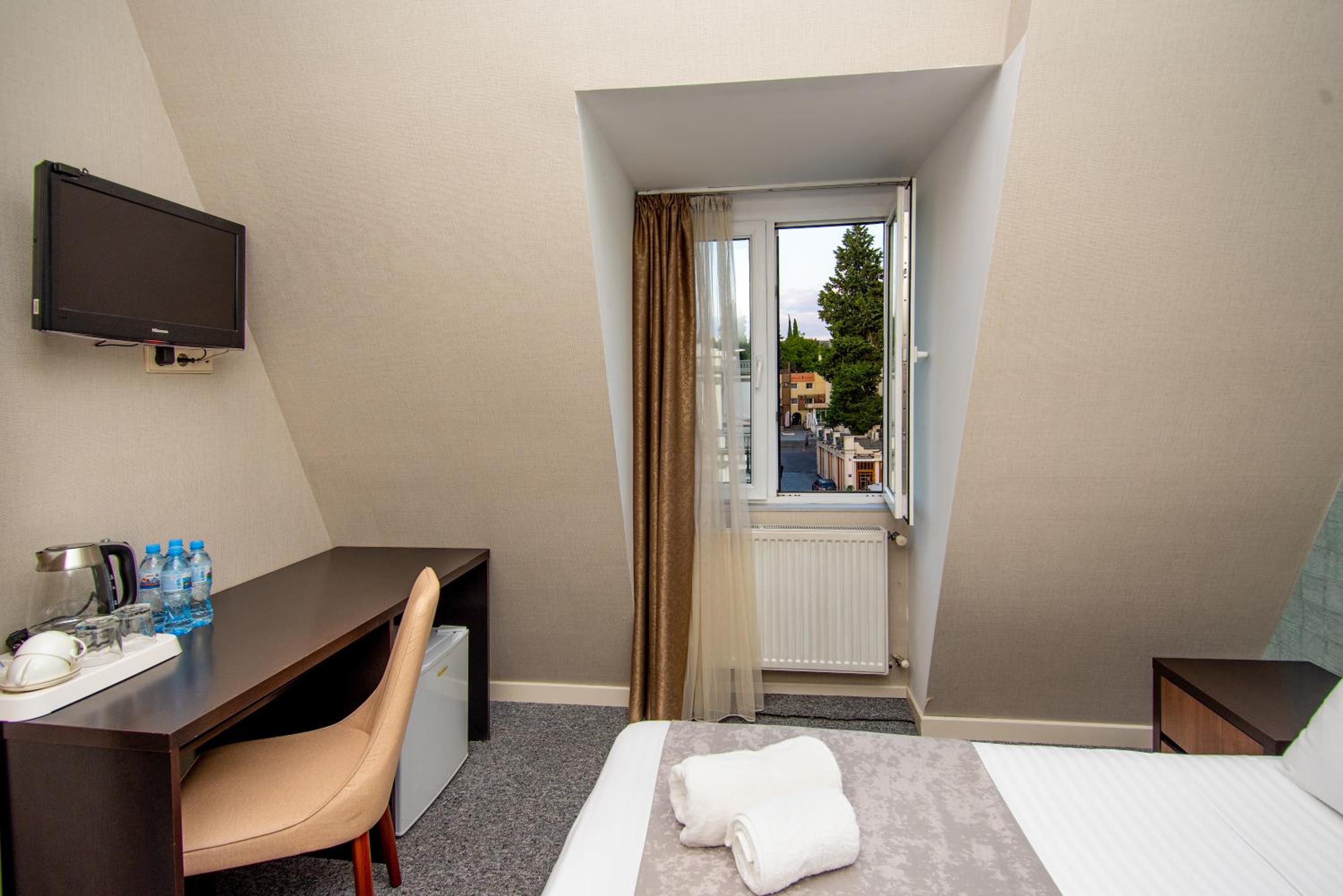 Family Room with City View 