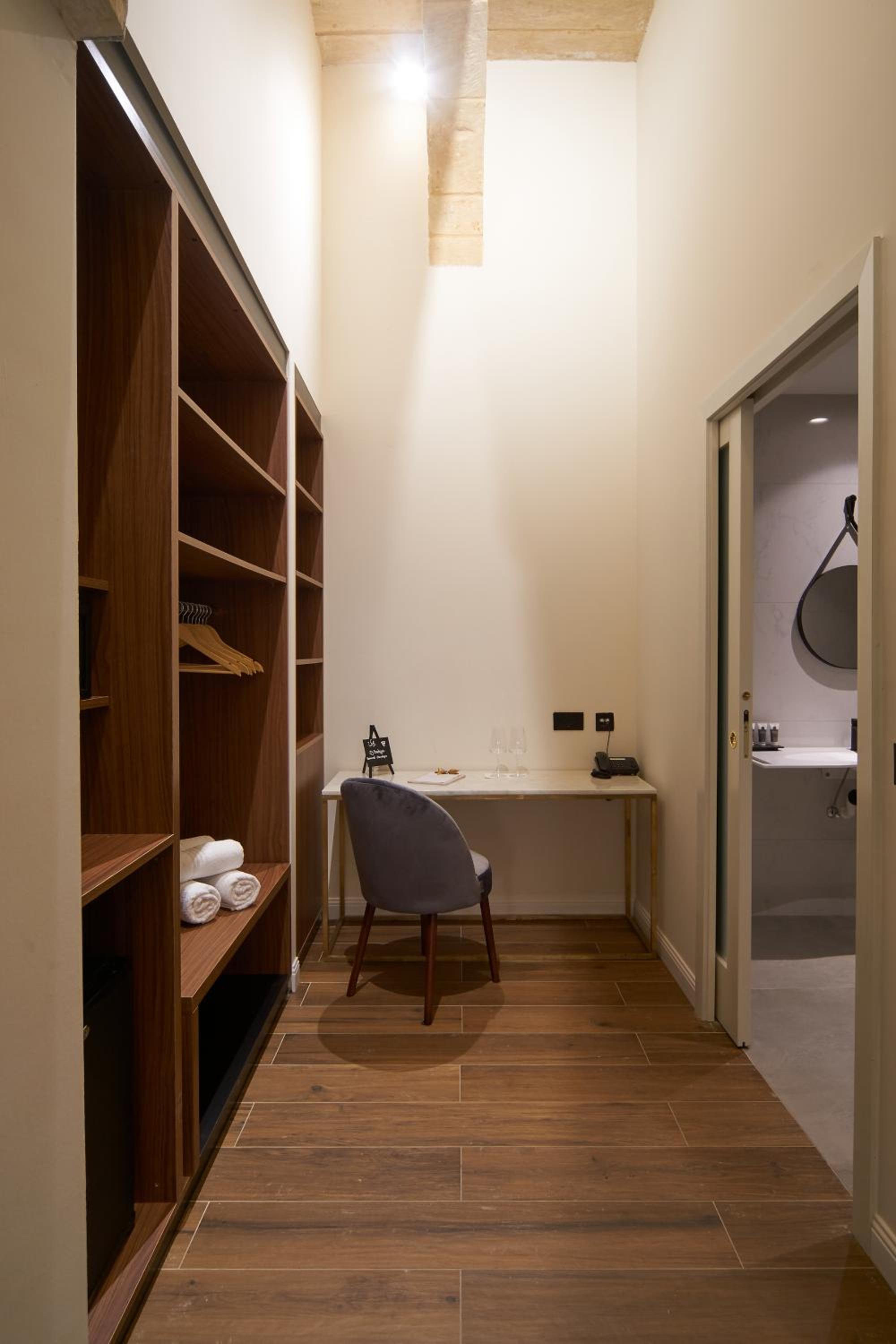 Double Room with Wheel chair access with windows facing the internal courtyard 3