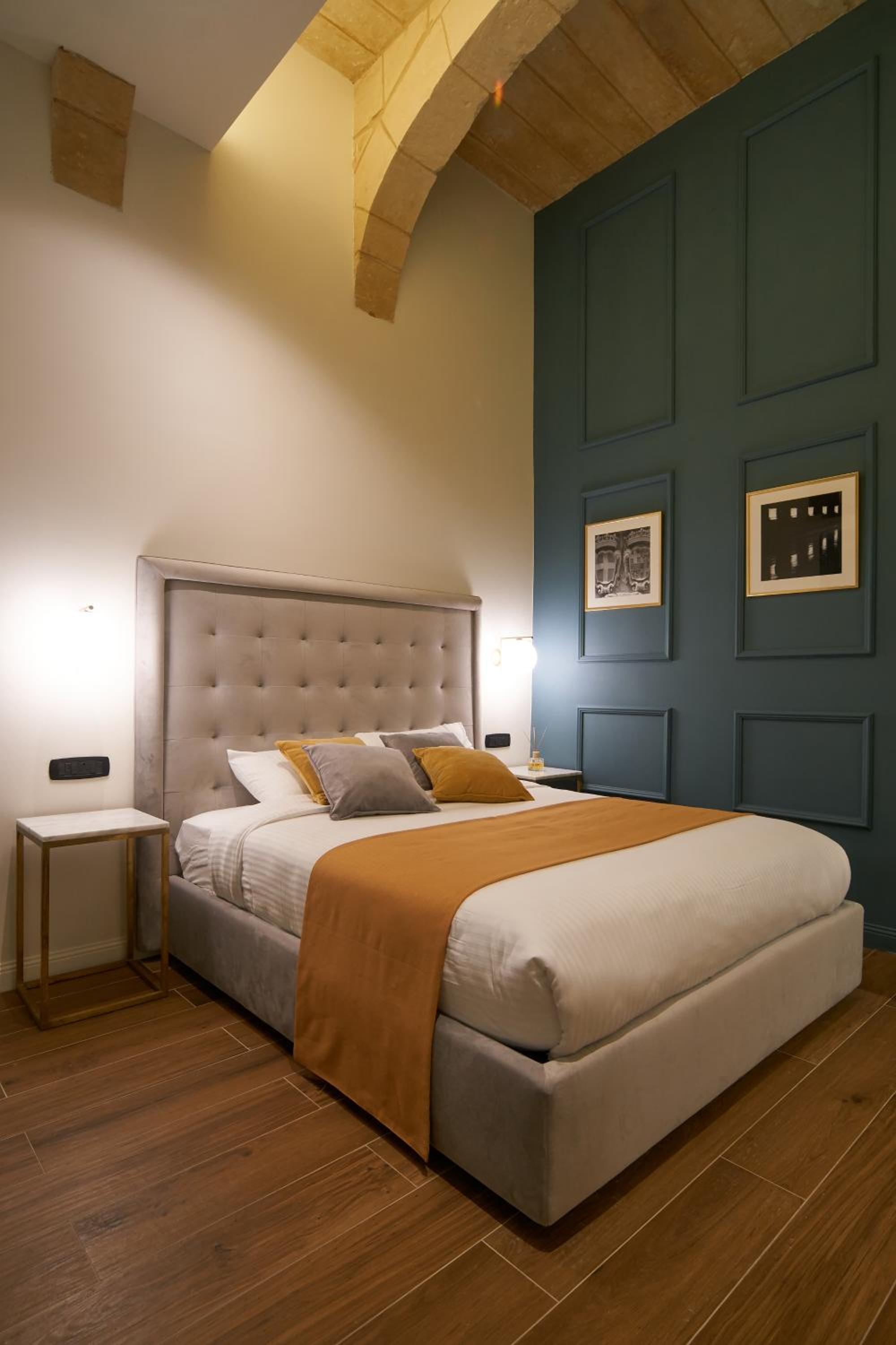 Double Room with Wheel chair access with windows facing the internal courtyard 3