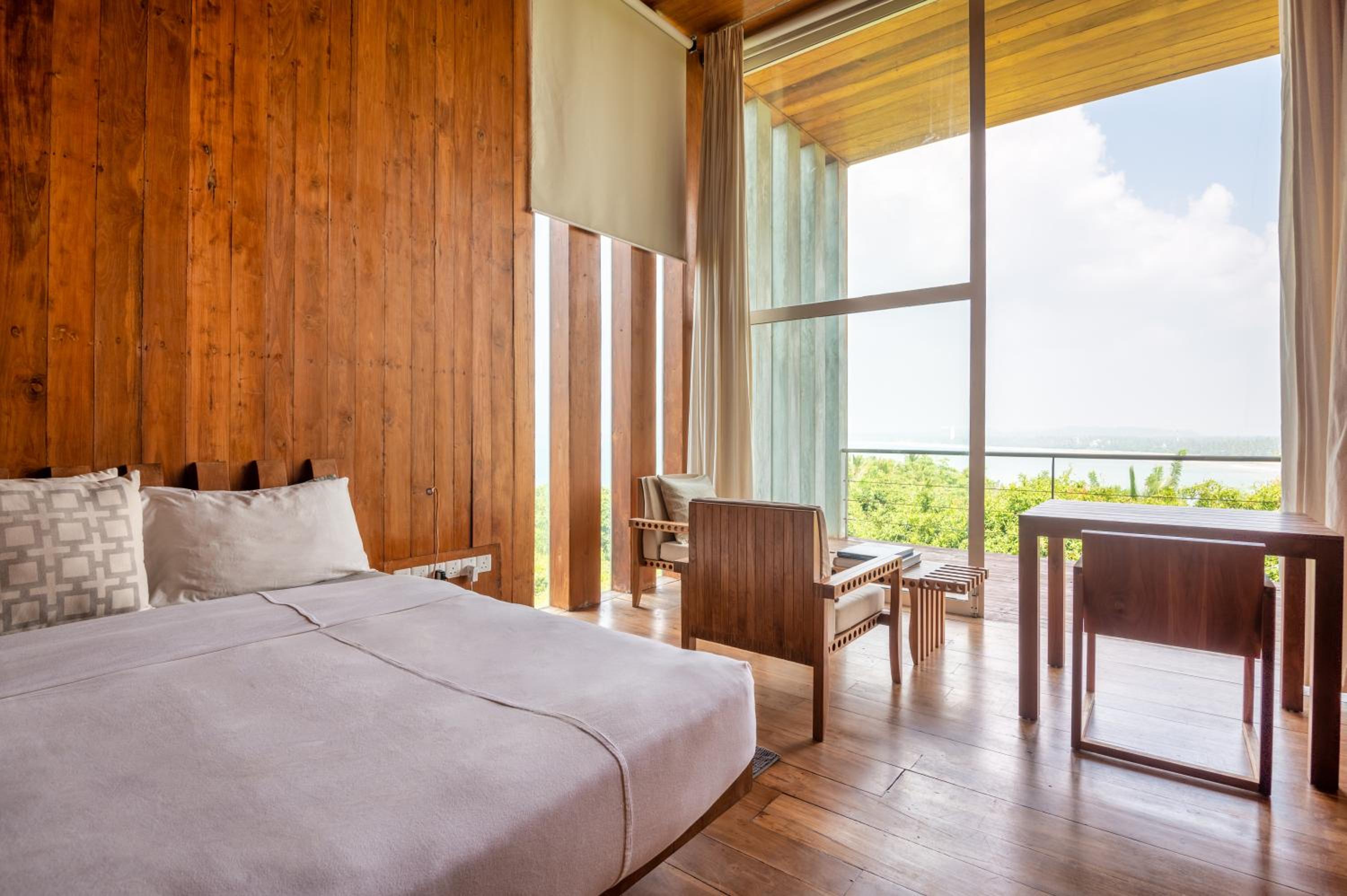 Deluxe Suite with Sea View