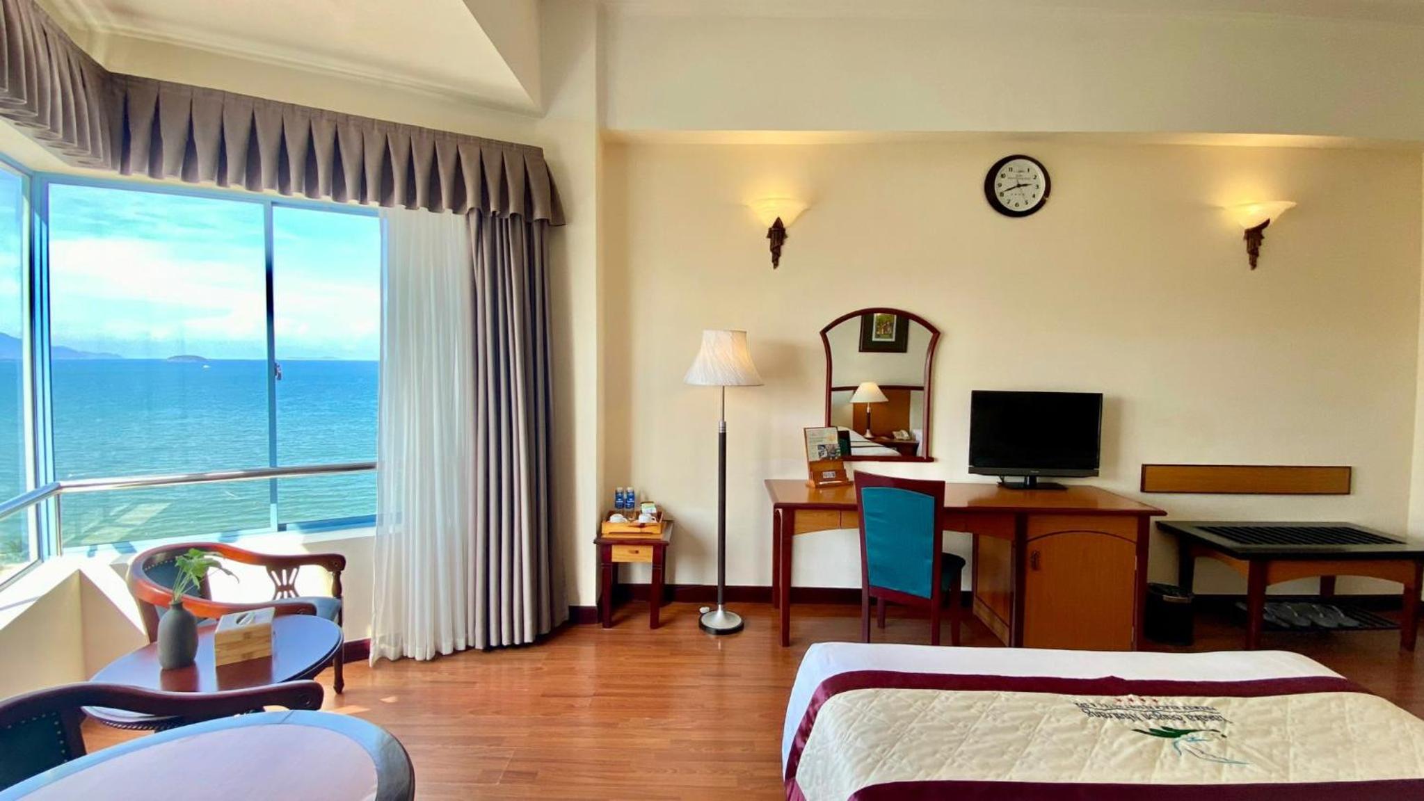 Deluxe Double or Twin Room with Sea View