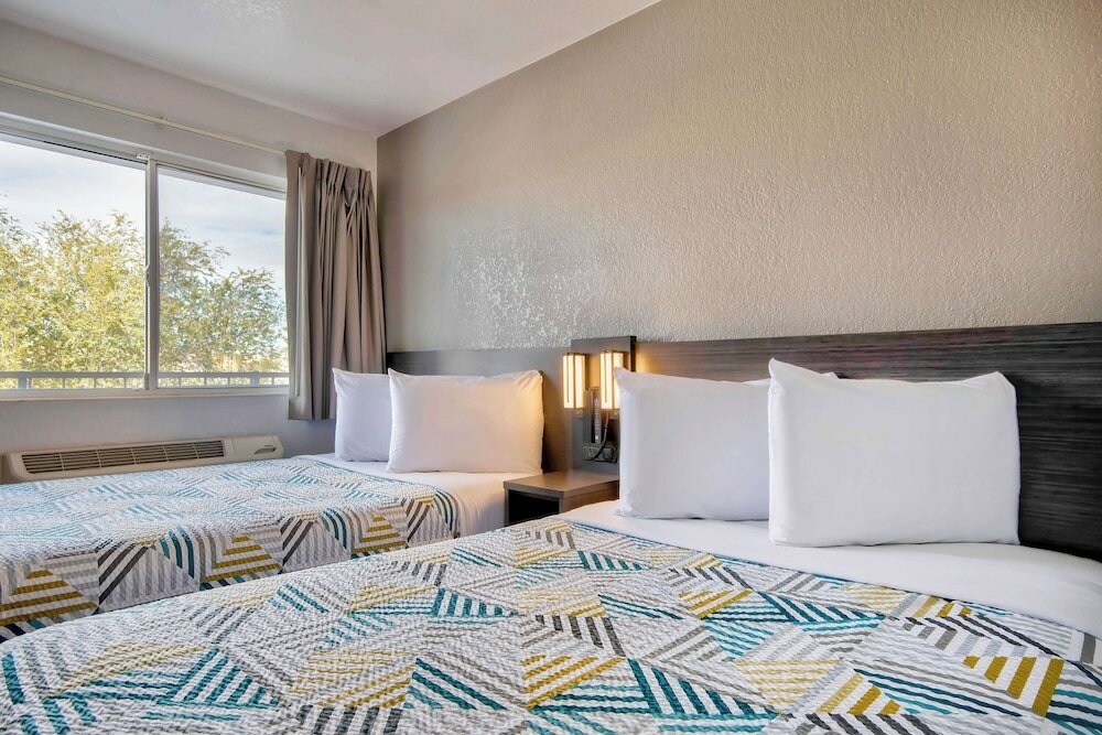 Deluxe Room, 2 Queen Beds, Non Smoking, Kitchenette