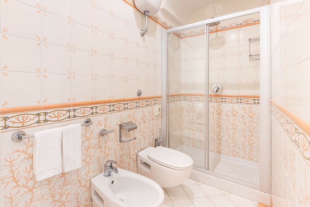 Soluzione Familiare - 2 camere su piano esclusivo - Balcone vista mare frontale