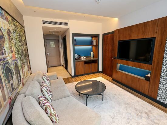 One-Bedroom King Suite
