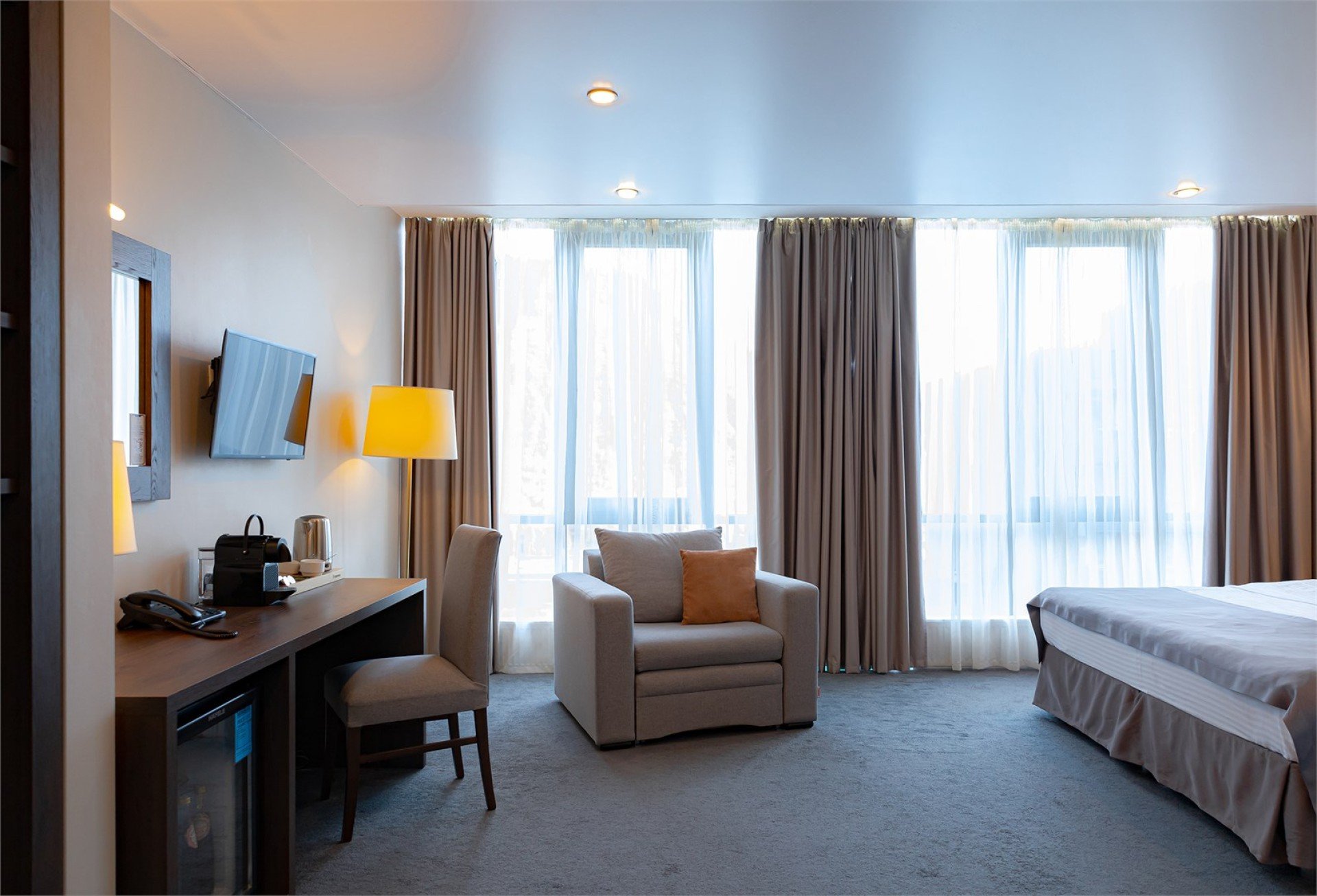 КОМФОРТ ДВУХМЕСТНЫЙ С КРЕСЛОМ (второй корпус)