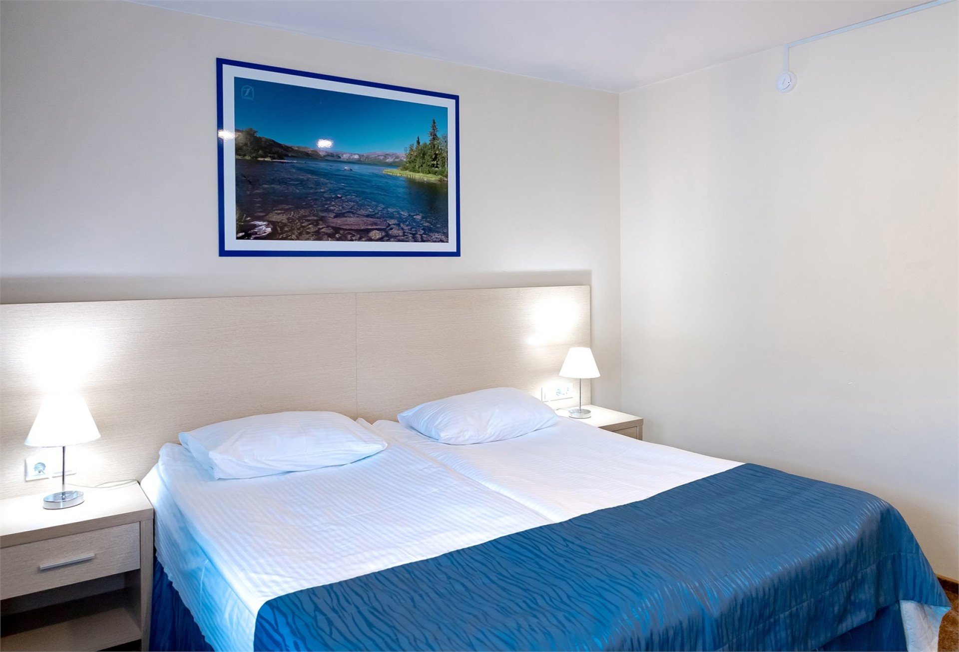 СТАНДАРТ УЛУЧШЕННЫЙ С 1 ИЛИ 2 КРОВАТЯМИ С ВИДОМ НА ГОРЫ (первый корпус)