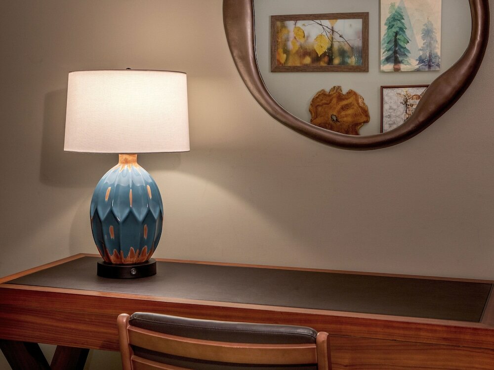 Deluxe Room, 1 King Bed (King Waterfront Collection Poolside)