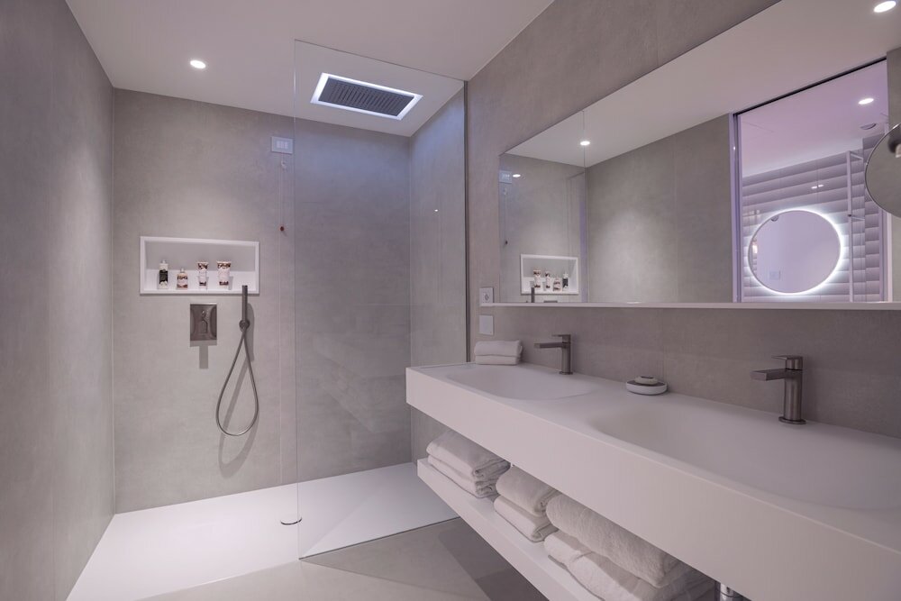 ATTIC EXECUTIVE ROOM