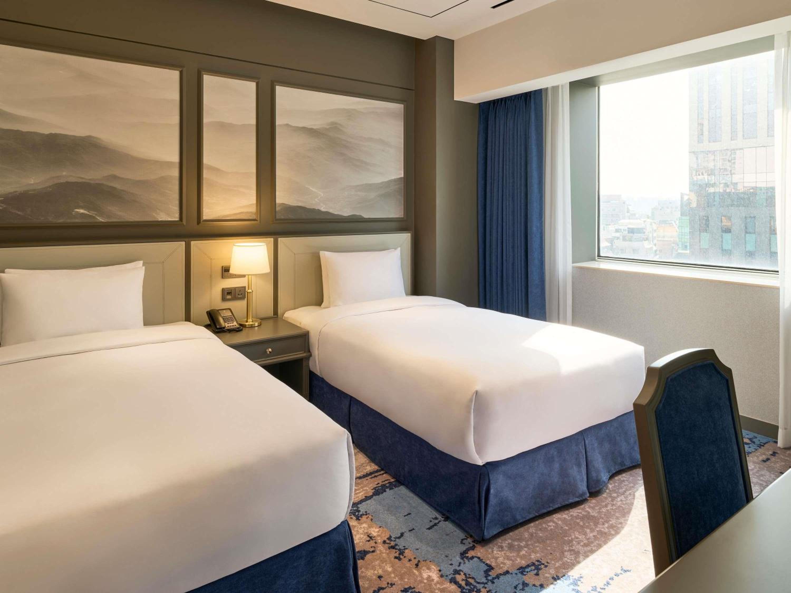 Residence Premier - 2 bedrooms with 1 king size bed and 2 super single size beds