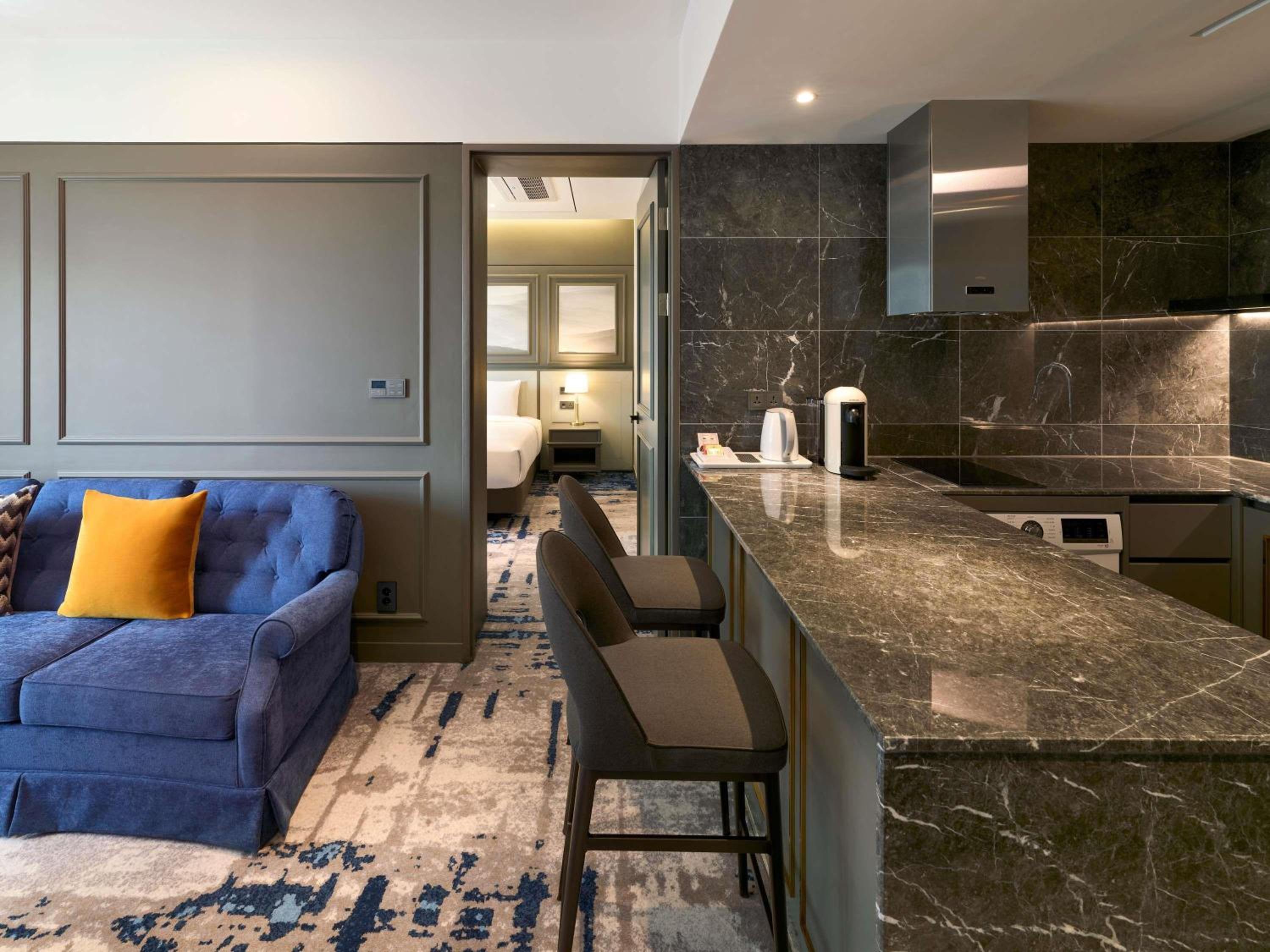 Residence Premier - 2 bedrooms with 1 king size bed and 2 super single size beds