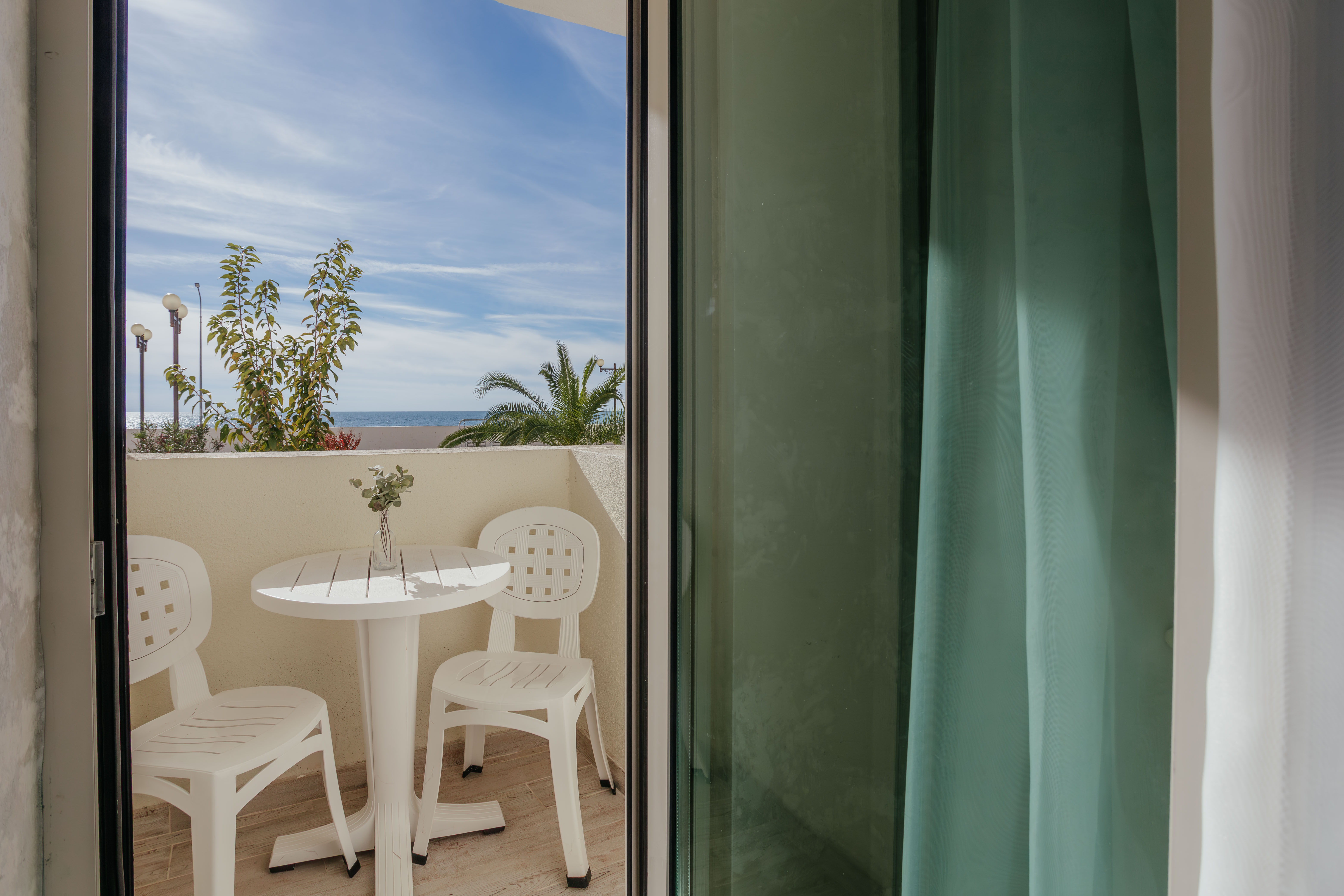 Стандарт улучшенный с балконом вид на морскую сторону