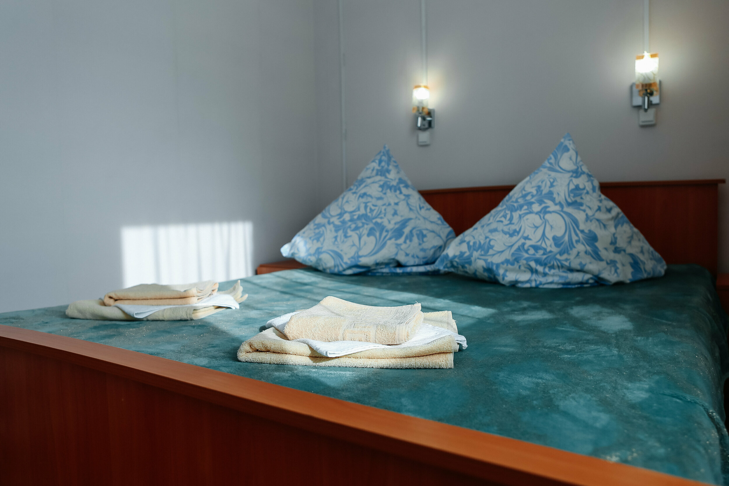 Семейный номер с видом на озеро