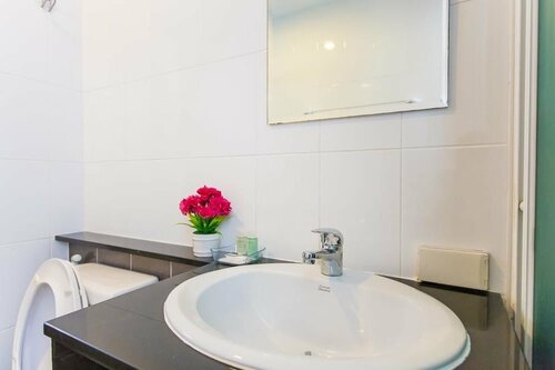 Double Room with Balcony в Nouveau Guesthouse