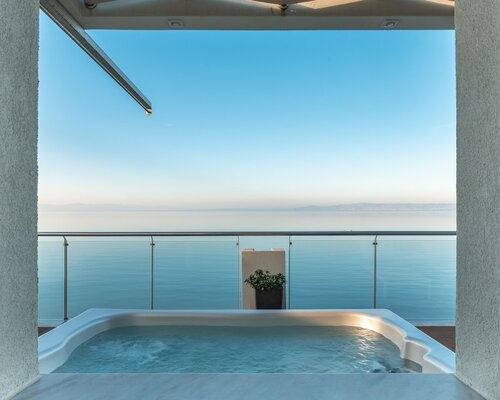 Seagull COCO-MAT Suite Panoramic Sea View в Golden Star City Resort