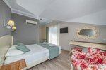 Superior Room with Balcony Garden or Pool View в Majestic Hotel