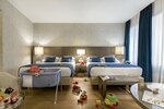 Семейный четырехместный номер в The Rosa Grand