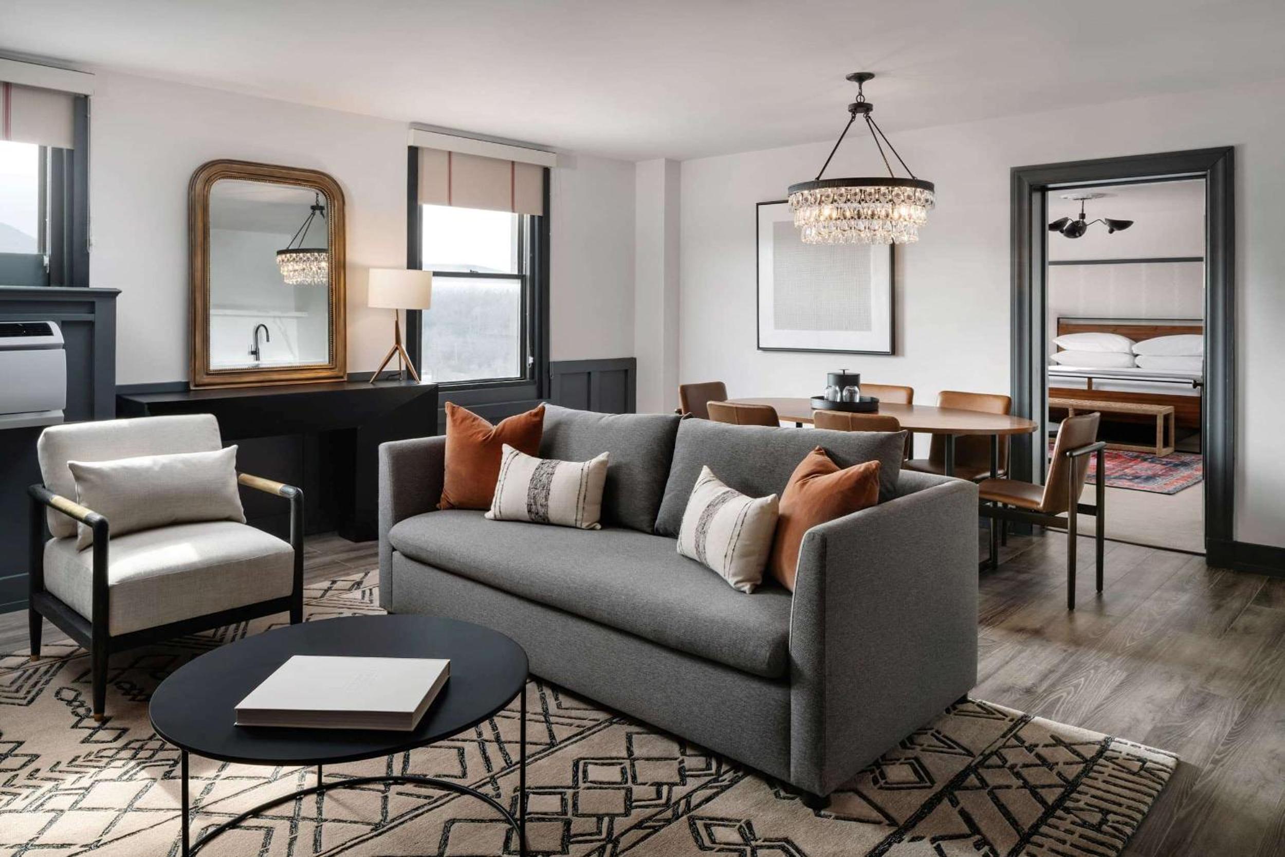 One-Bedroom King Suite - Non-Smoking