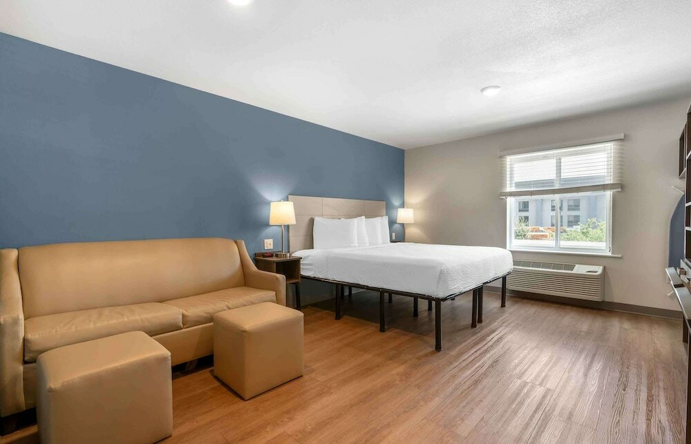 Deluxe Studio, 1 King Bed with Sofa bed, Non Smoking, Refrigerator & Microwave