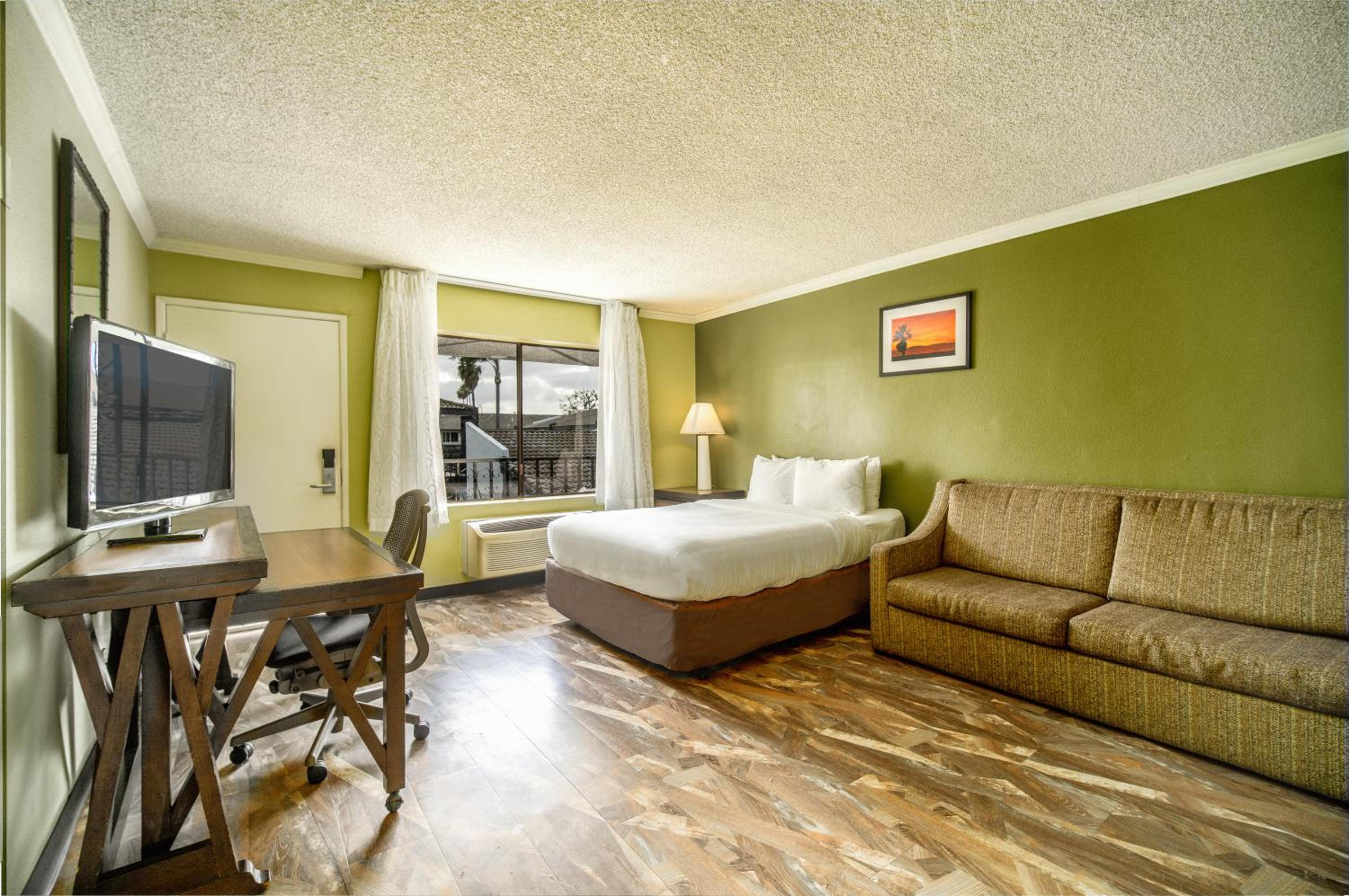 Two Bedroom Suite, 3 Queen Beds with Sofa Bed, 2 Bathrooms, Non Smoking