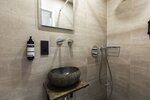 Двухместный номер с 1 двуспальной кроватью, 1 двуспальная кровать «Квин-сайз» в Quentin Golden Bear Hotel