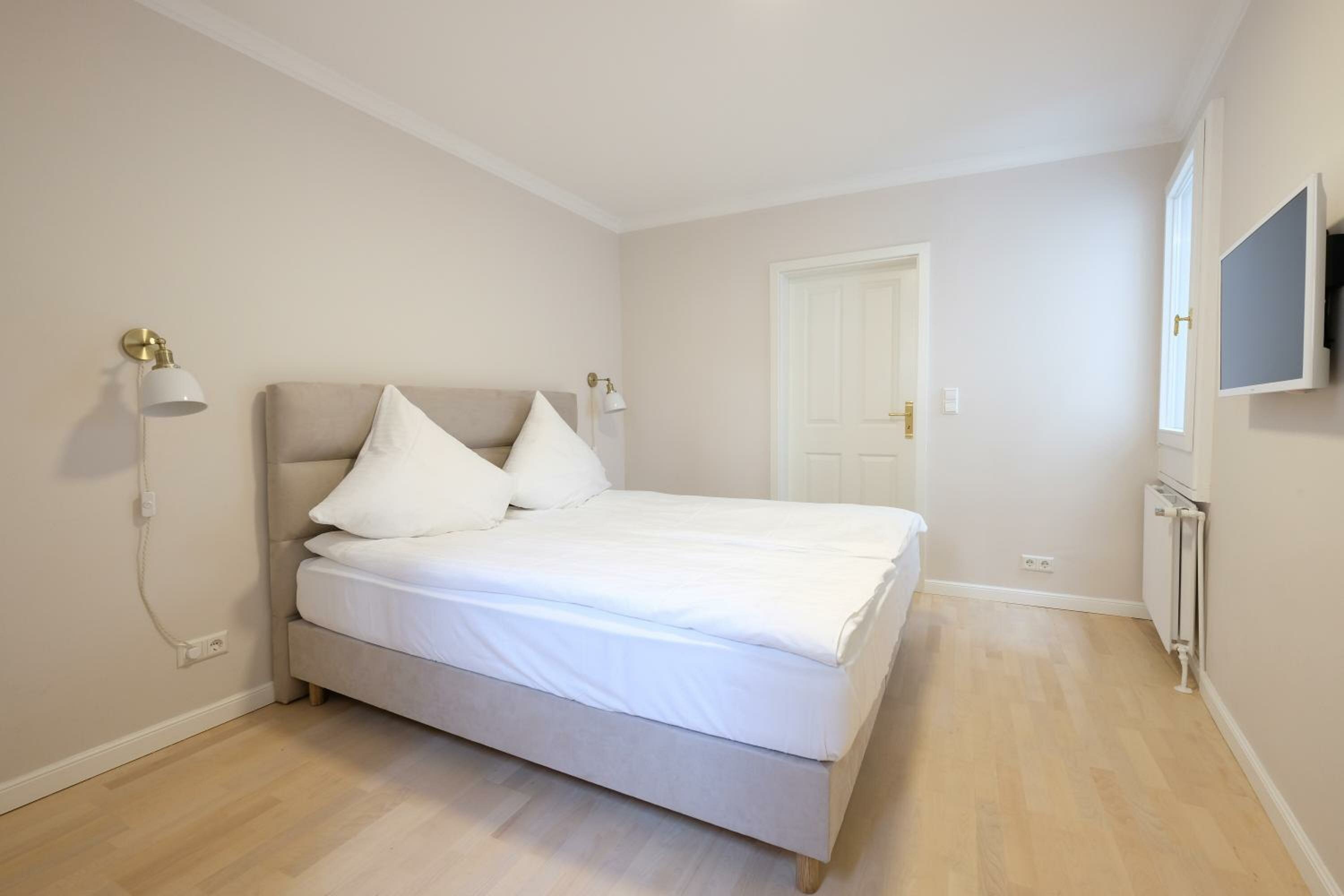 Two-Bedroom Apartment "Carl"