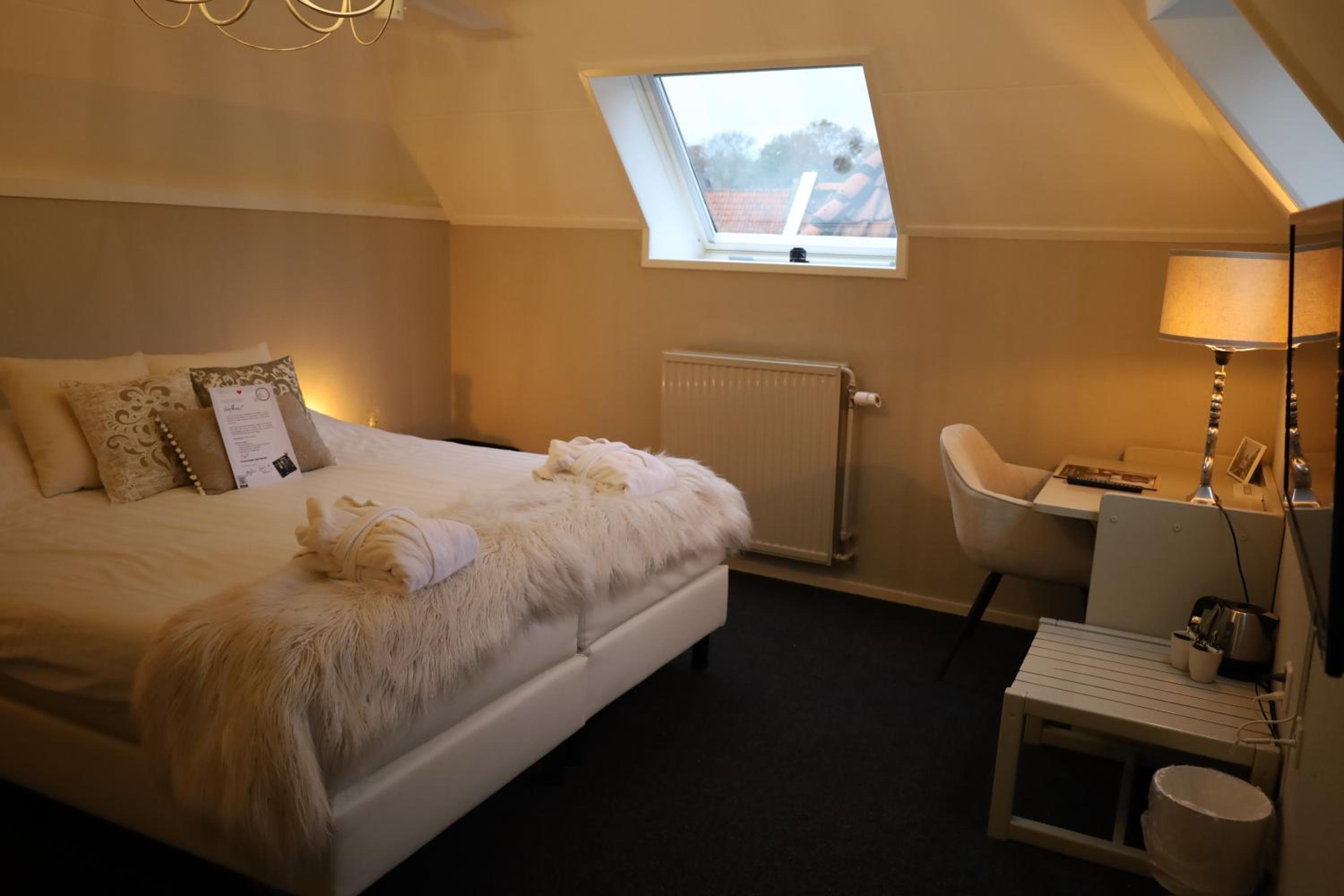 Double Room with Private External Bathroom