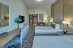 Guest Room - Complimentary Shuttle Bus to Beach & Mall of the Emirates в Metropolitan Hotel Dubai