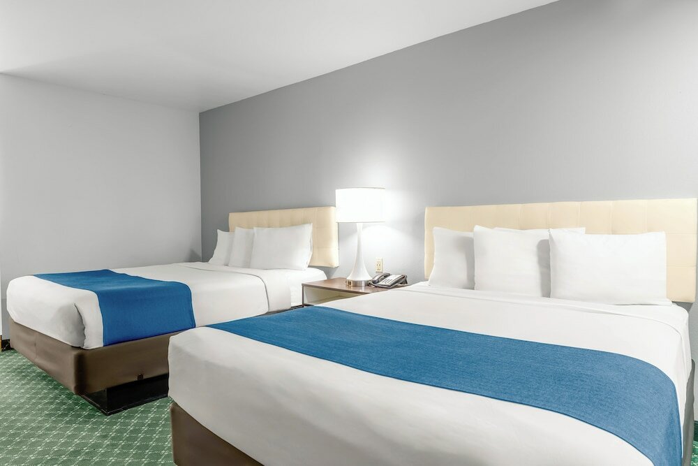 Family Room, 2 Queen Beds, Non Smoking