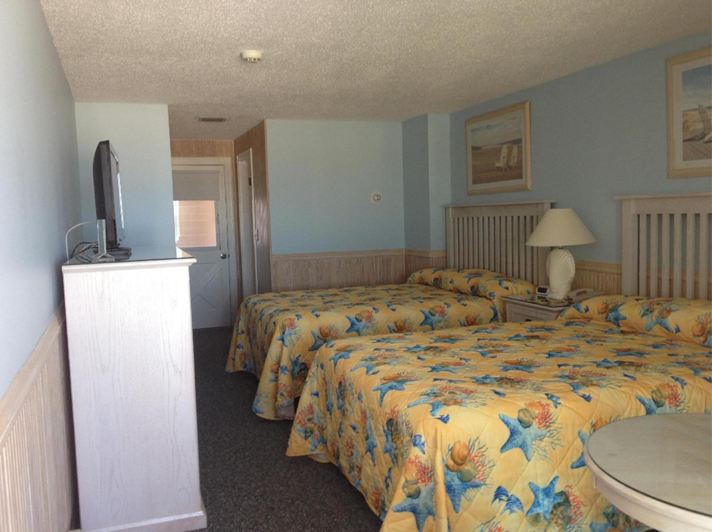 Queen Room with Two Queen Beds - Ocean Front