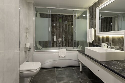 Standard Jacuzzi Suite в Sherwood Exclusive Lara