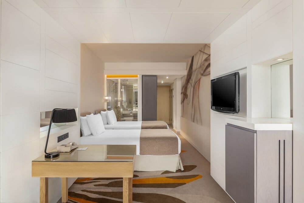 Standard Room, 2 Twin Beds, City View (High Floor)