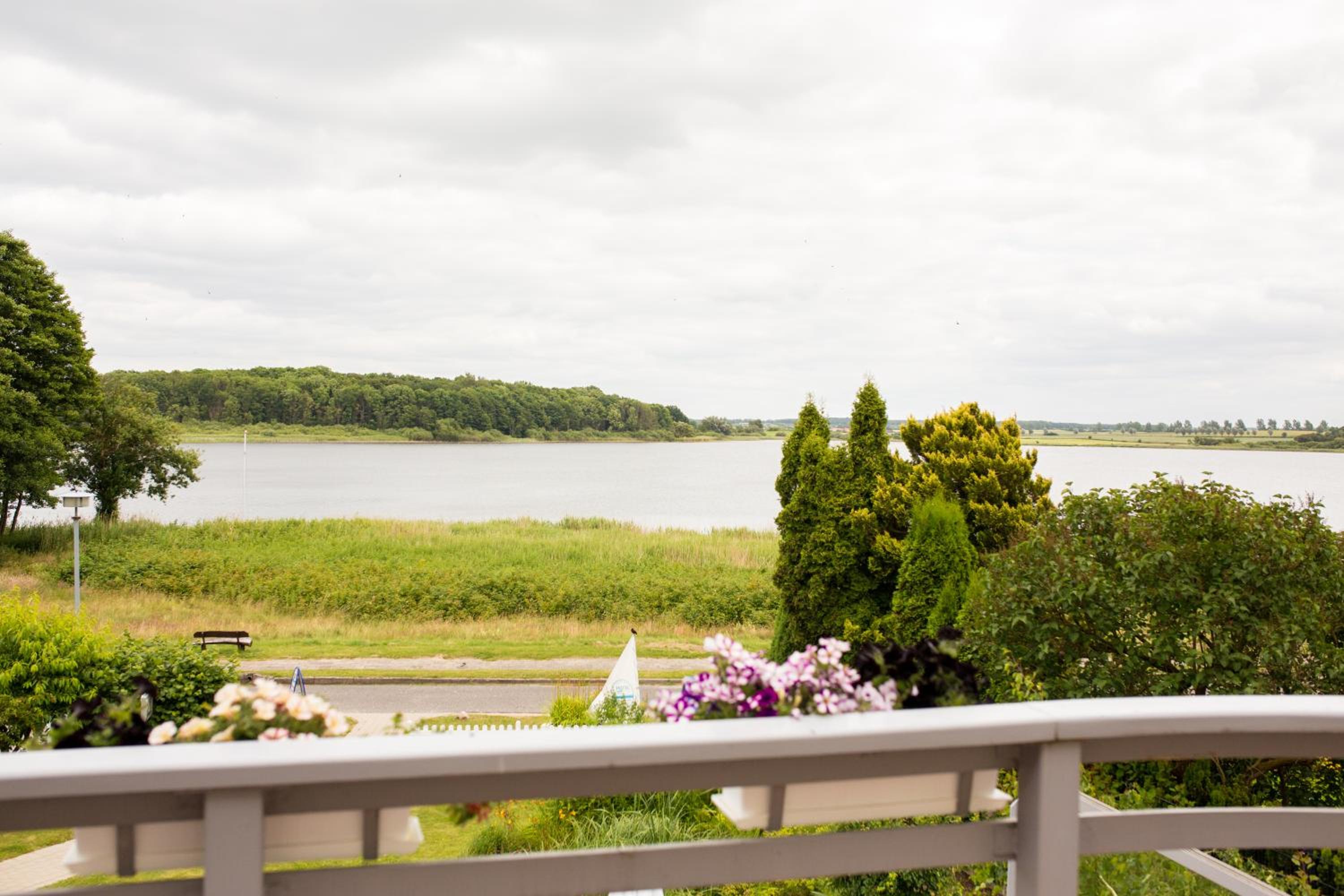 Double Room with Balcony and Lake View