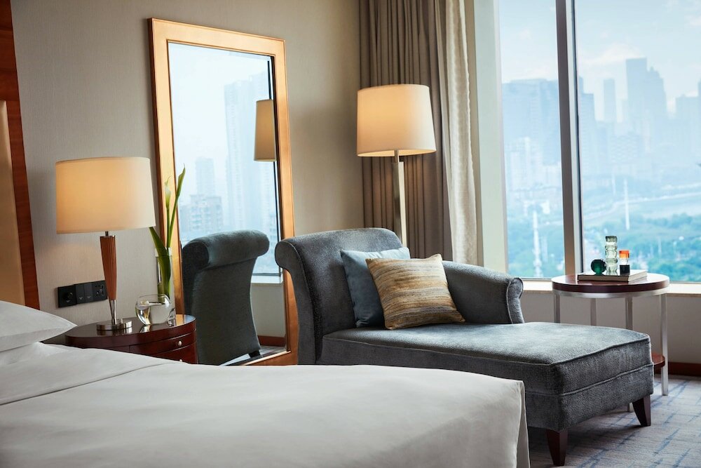 Business Room, 1 King Bed, City View