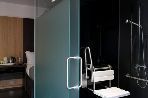 Queen Accessible Room в The Z Hotel Victoria