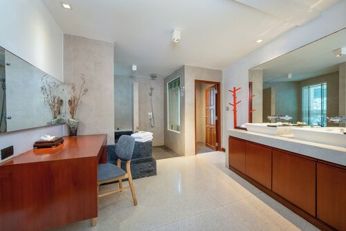 Beachfront Grand Pool Villa (2 Beds) в La Flora Resort Patong