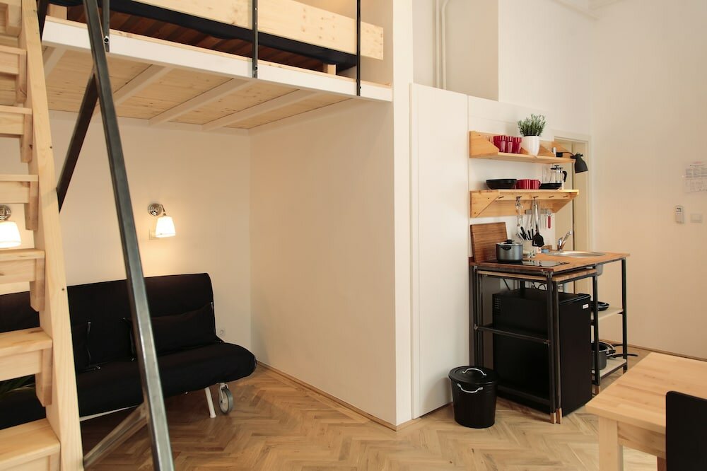 Deluxe Studio