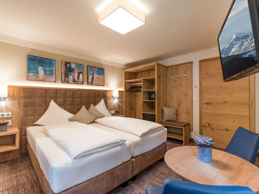Triple Room (S)