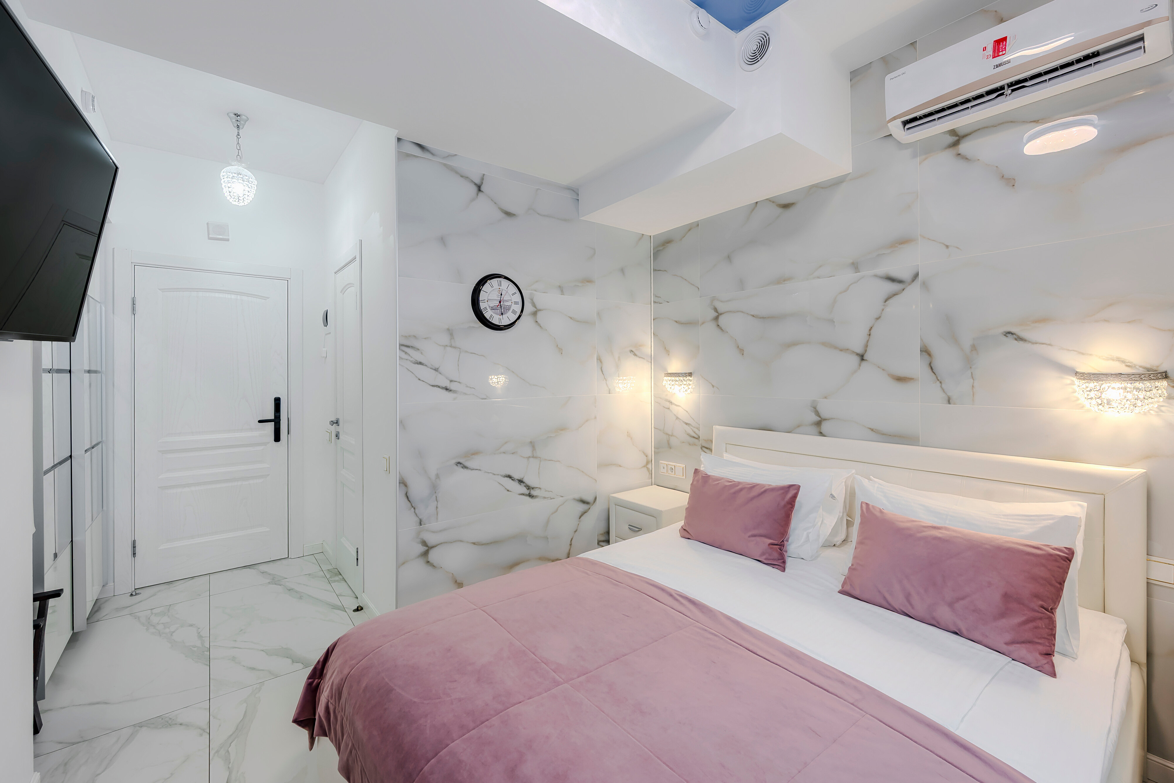 Двухместный номер эконом с имитацией окна