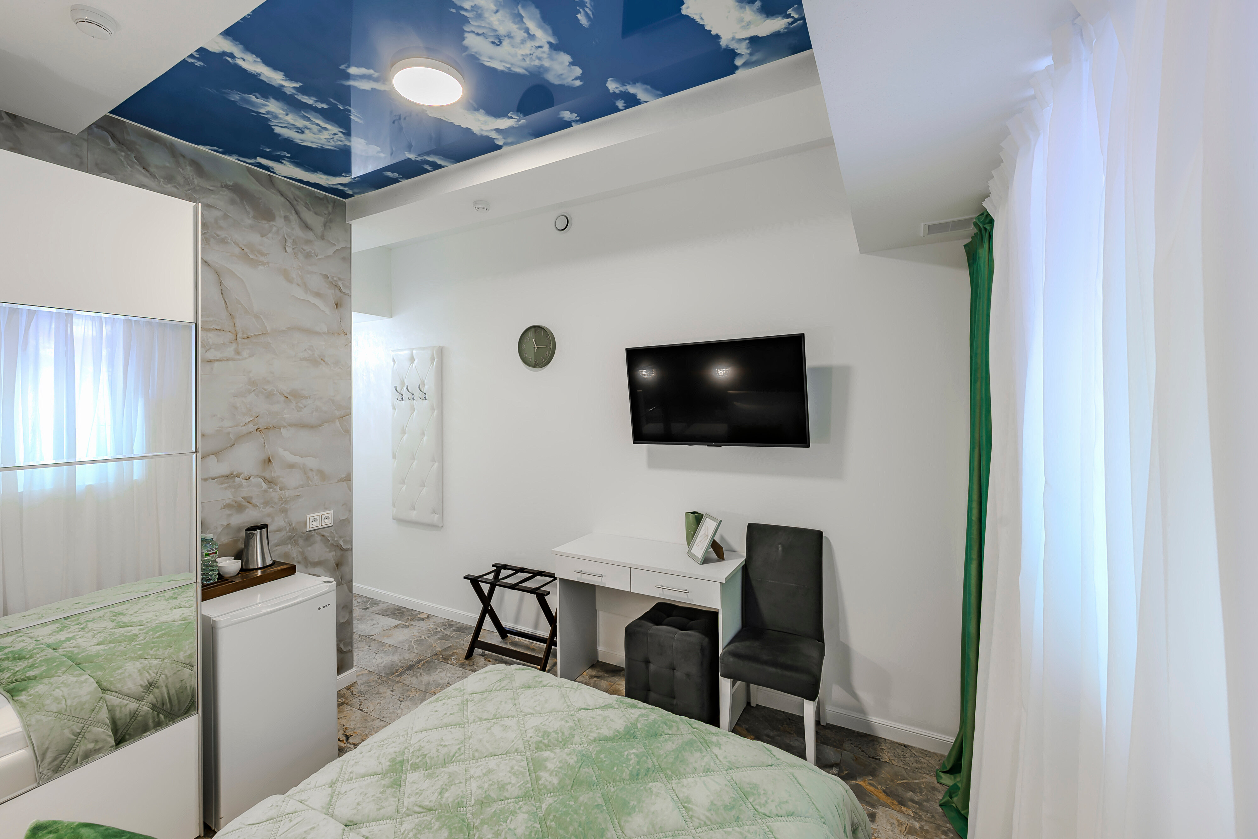 Эконом улучшенный с имитацией окна