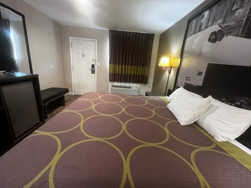 Номер, 1 двуспальная кровать «Кинг-сайз», для некурящих (Tub with Grab Bars) в Super 8 by Wyndham La Marque TX/Texas City Area