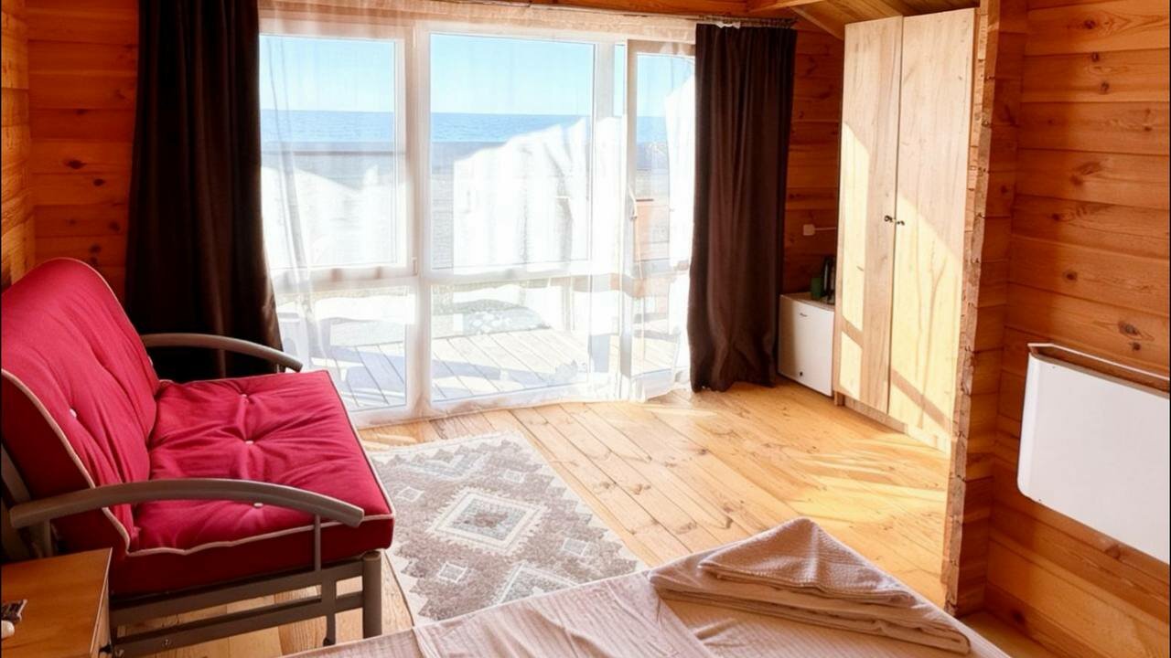 эко-бунгало с террасой (18 кв.м. +6 кв.м. )