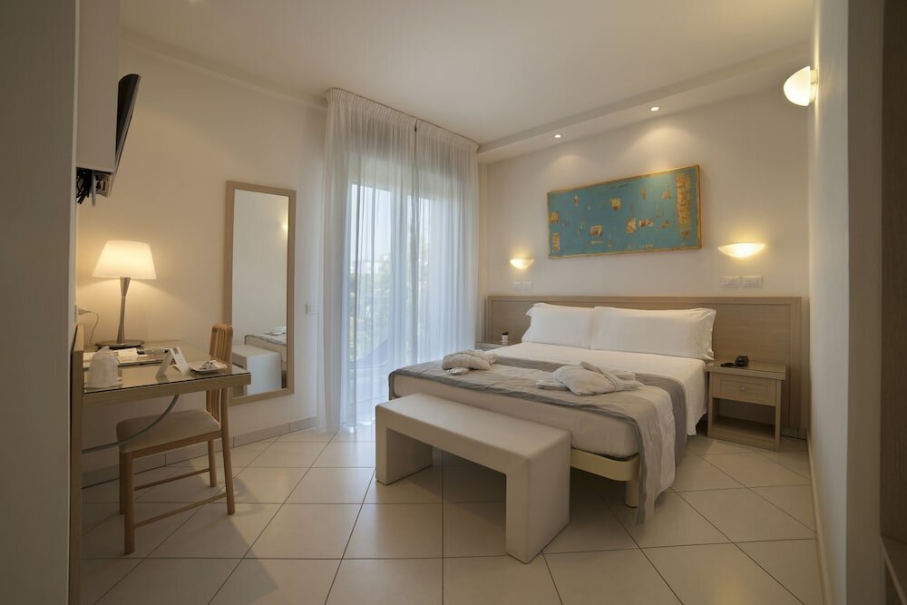 Deluxe Double Room, Balcony, Garden View