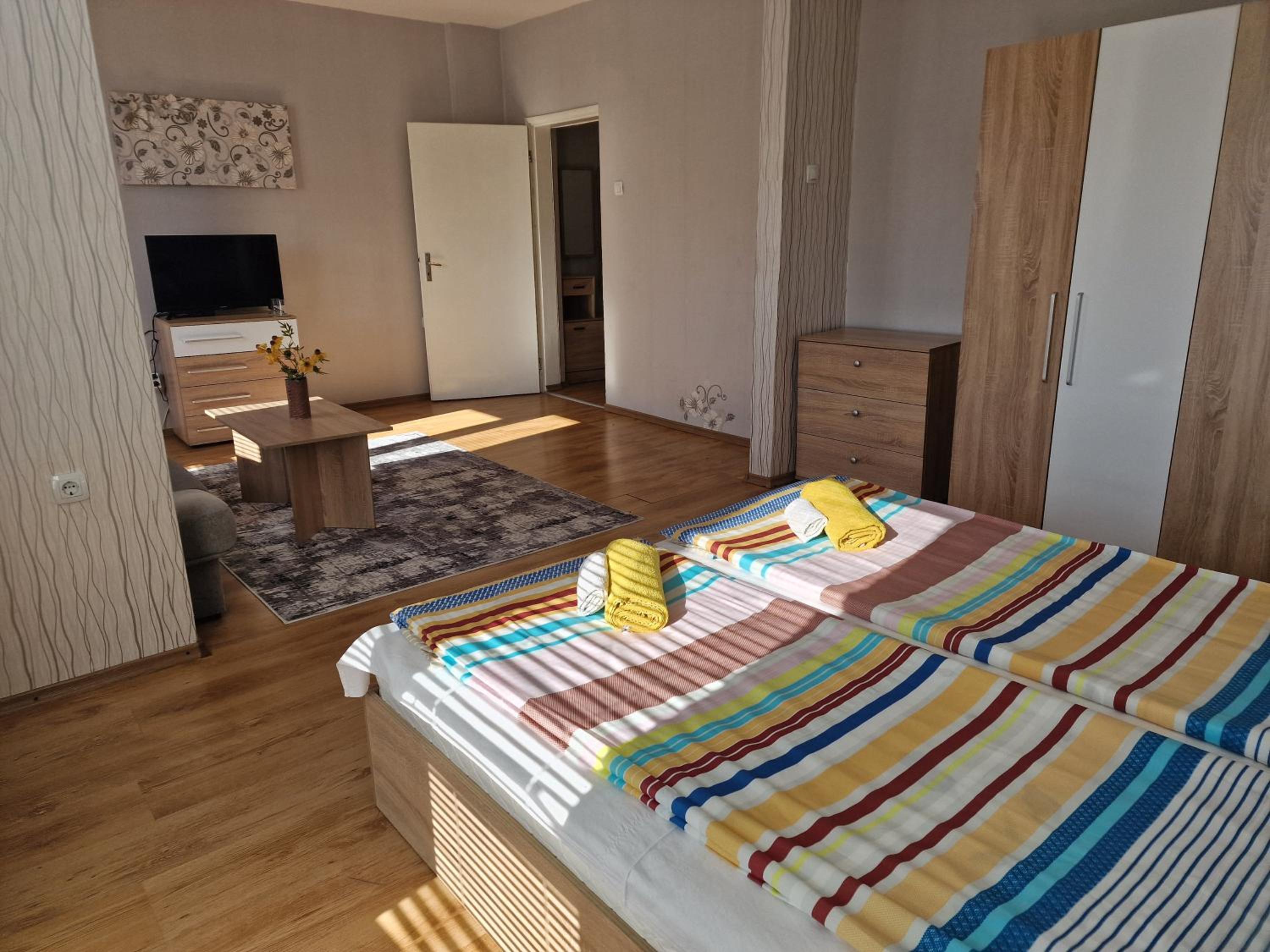 King Studio with Sofa Bed