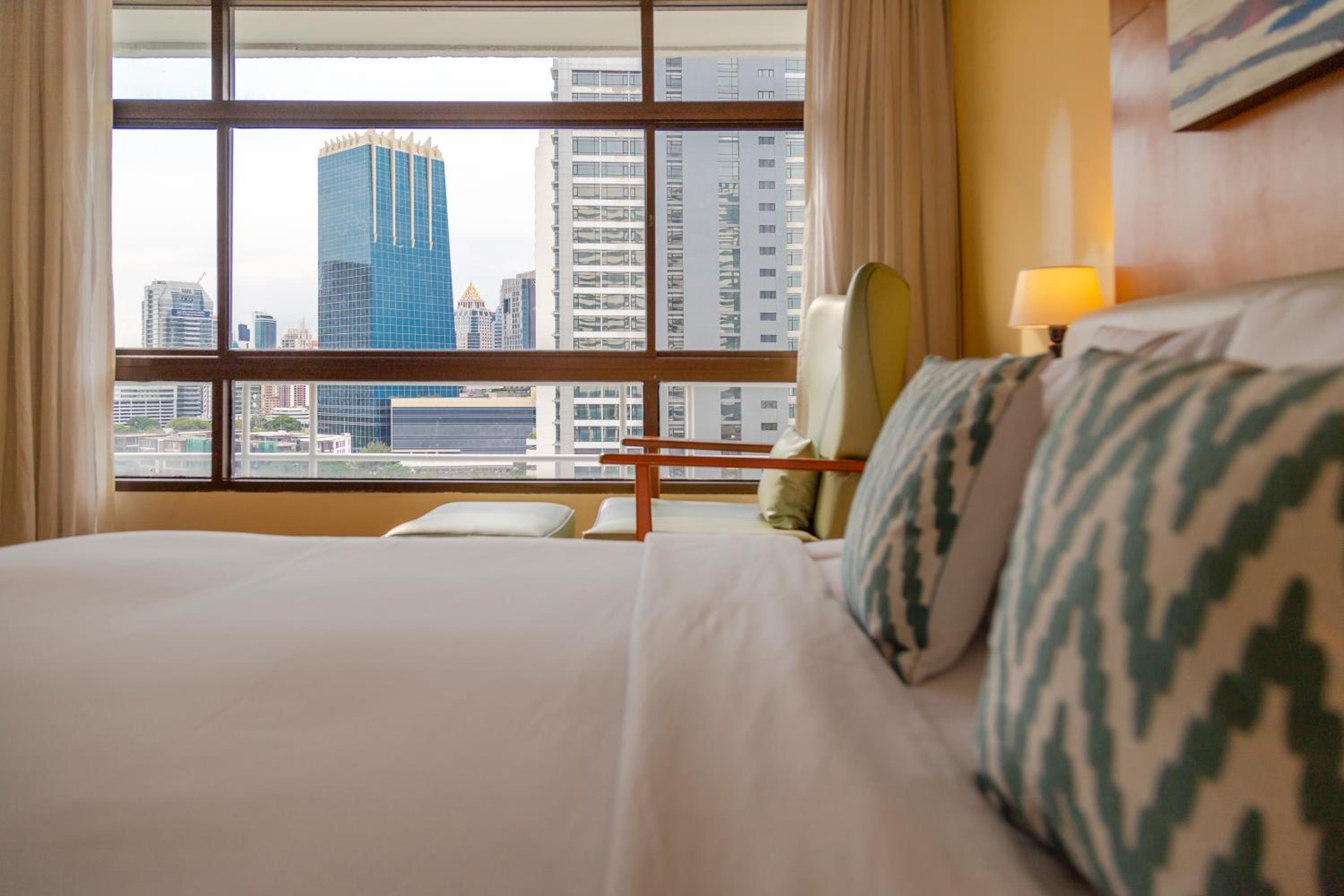 Pinnacle Room - King