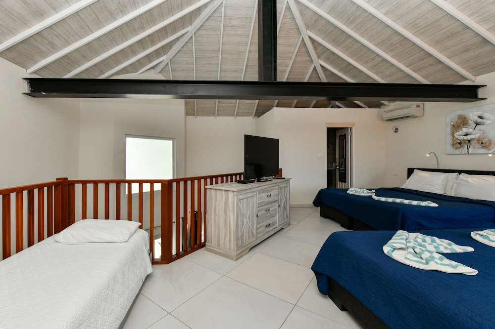 Pool side villa 3 with Private Garden Hot Tub XXL