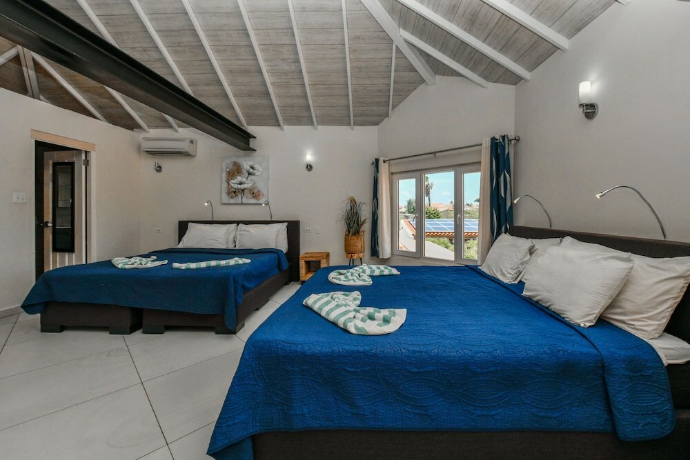 Pool side villa 3 with Private Garden Hot Tub XXL