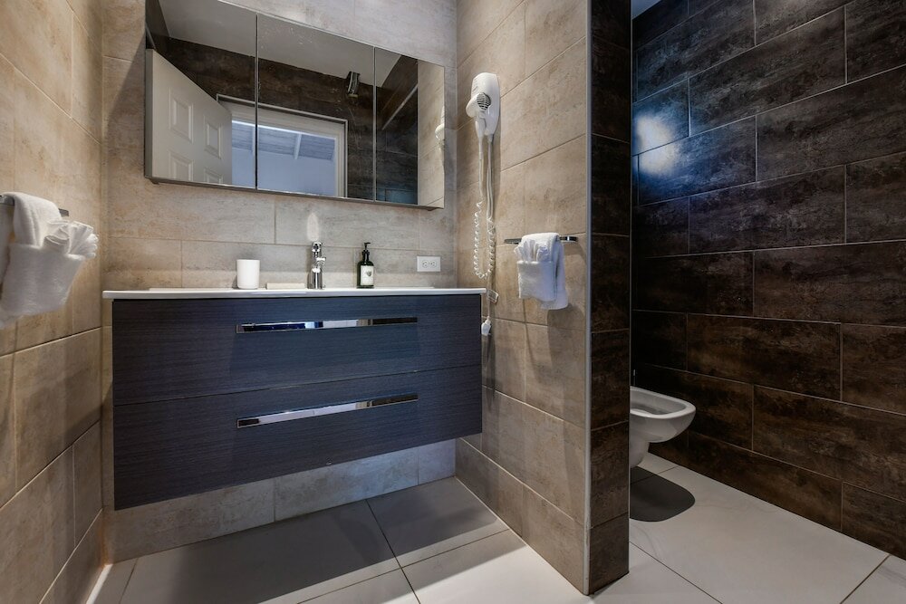 Pool side villa 3 with Private Garden Hot Tub XXL